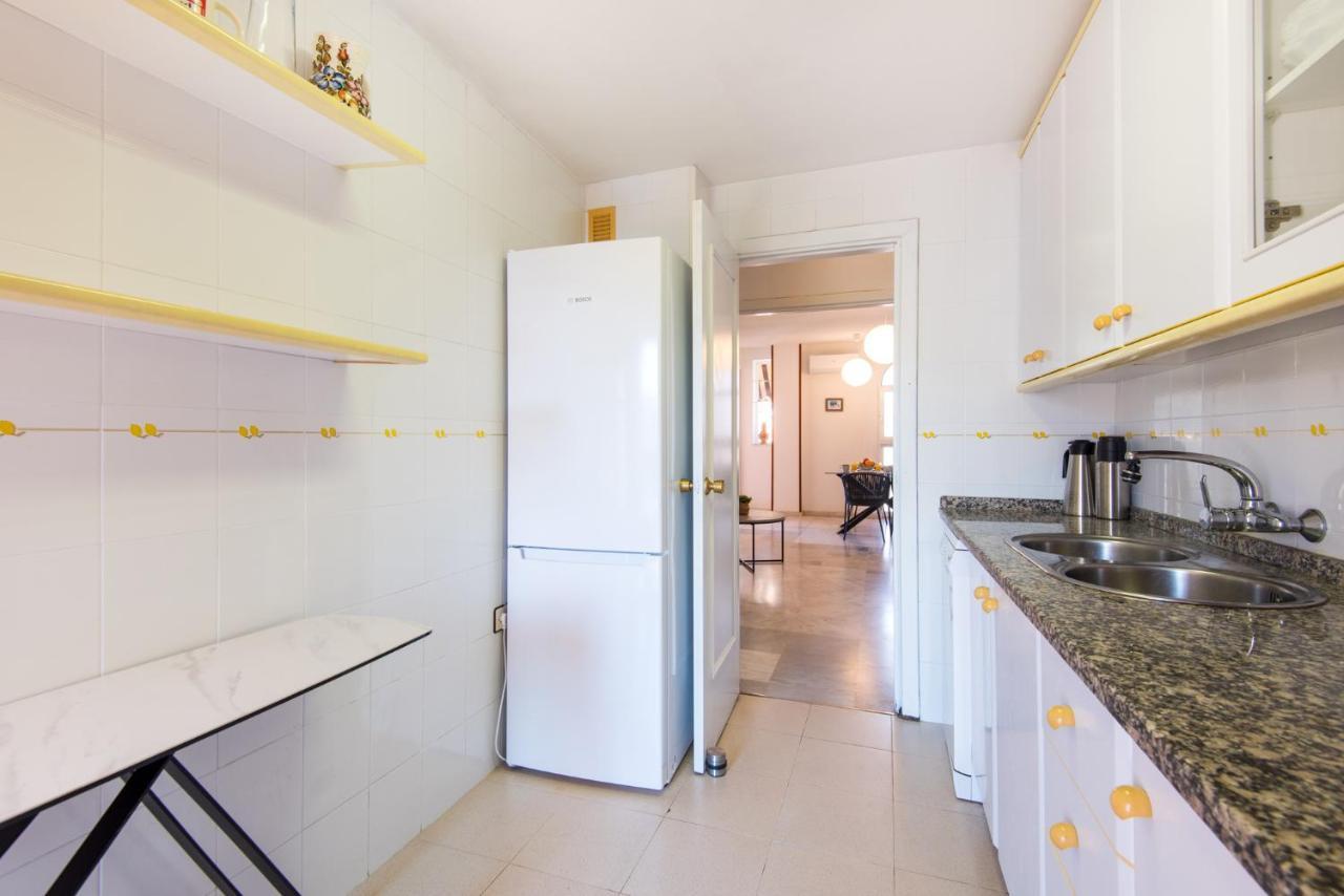 Boliches Center Apartment Next To The Beach, Parking, Pool & Terrace フエンヒロラ エクステリア 写真