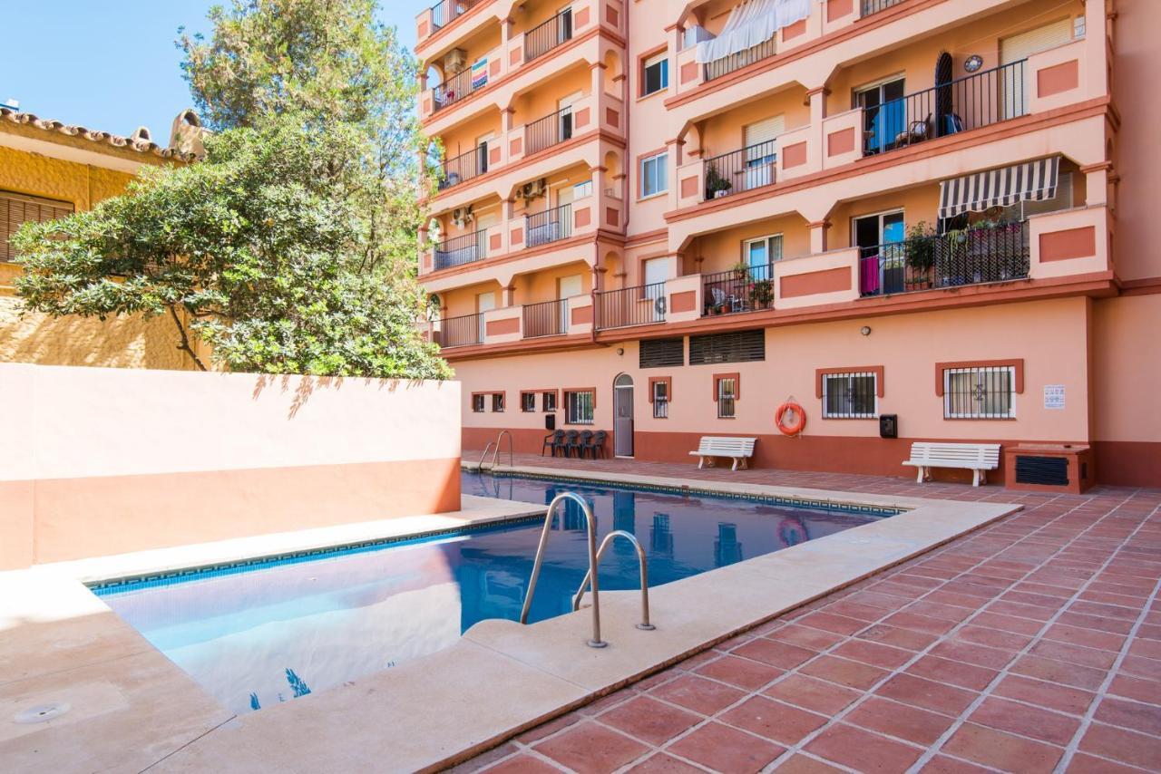 Boliches Center Apartment Next To The Beach, Parking, Pool & Terrace フエンヒロラ エクステリア 写真