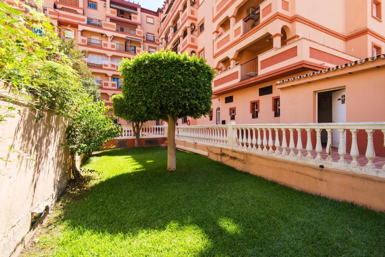 Boliches Center Apartment Next To The Beach, Parking, Pool & Terrace フエンヒロラ エクステリア 写真
