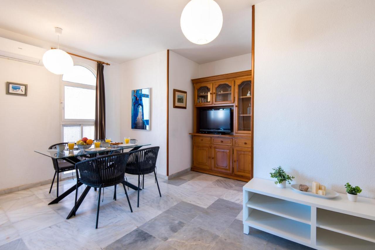 Boliches Center Apartment Next To The Beach, Parking, Pool & Terrace フエンヒロラ エクステリア 写真